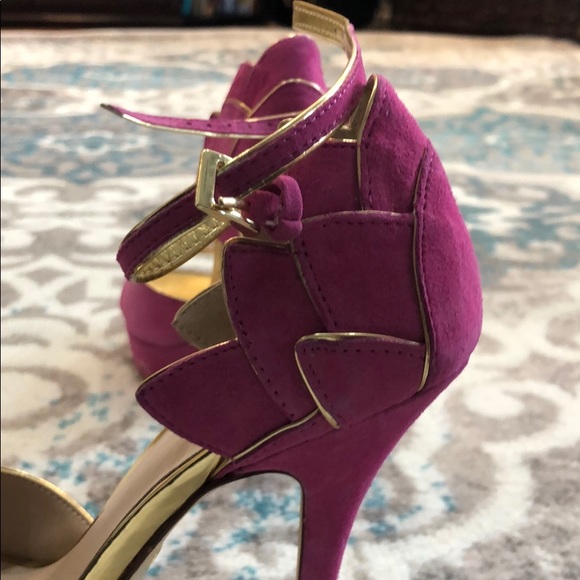 Fuchsia and Gold Detailed High Heels - Picture 4 of 4